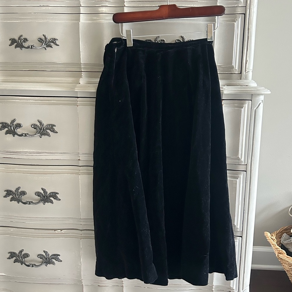 VINTAGE midi Black Velvet Skirt